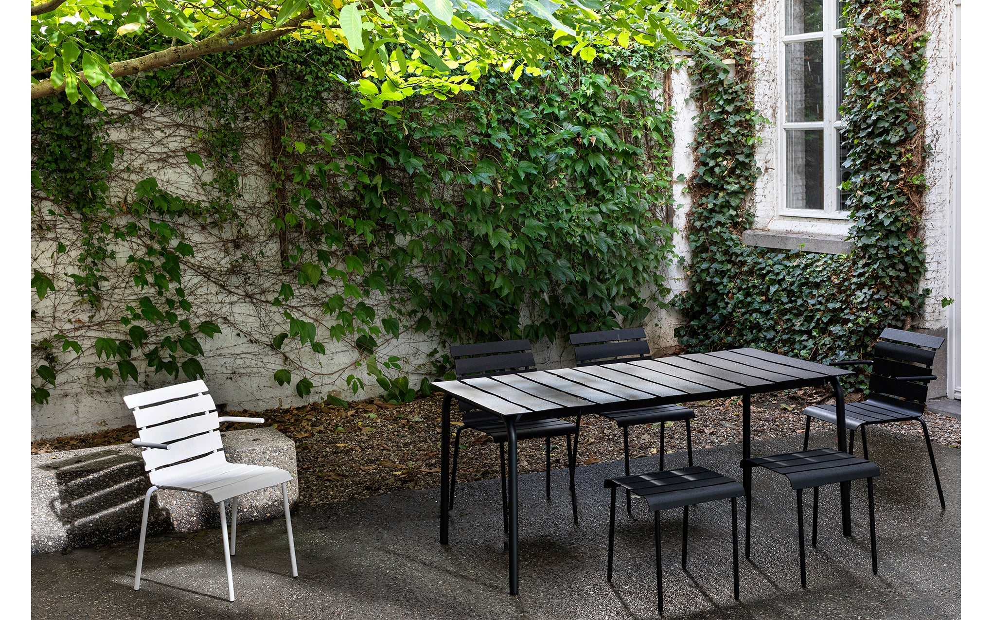 Aligned dining table - large - Image 6