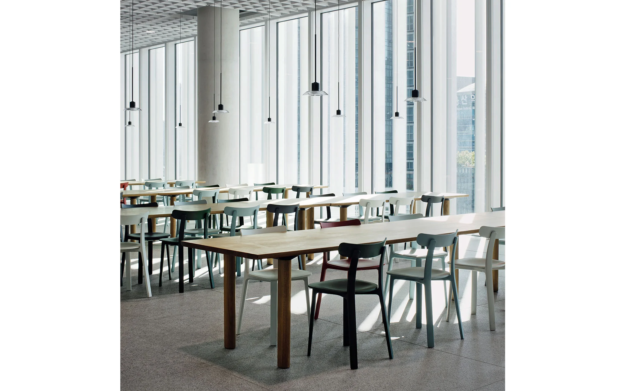 All plastic chair - Image 4