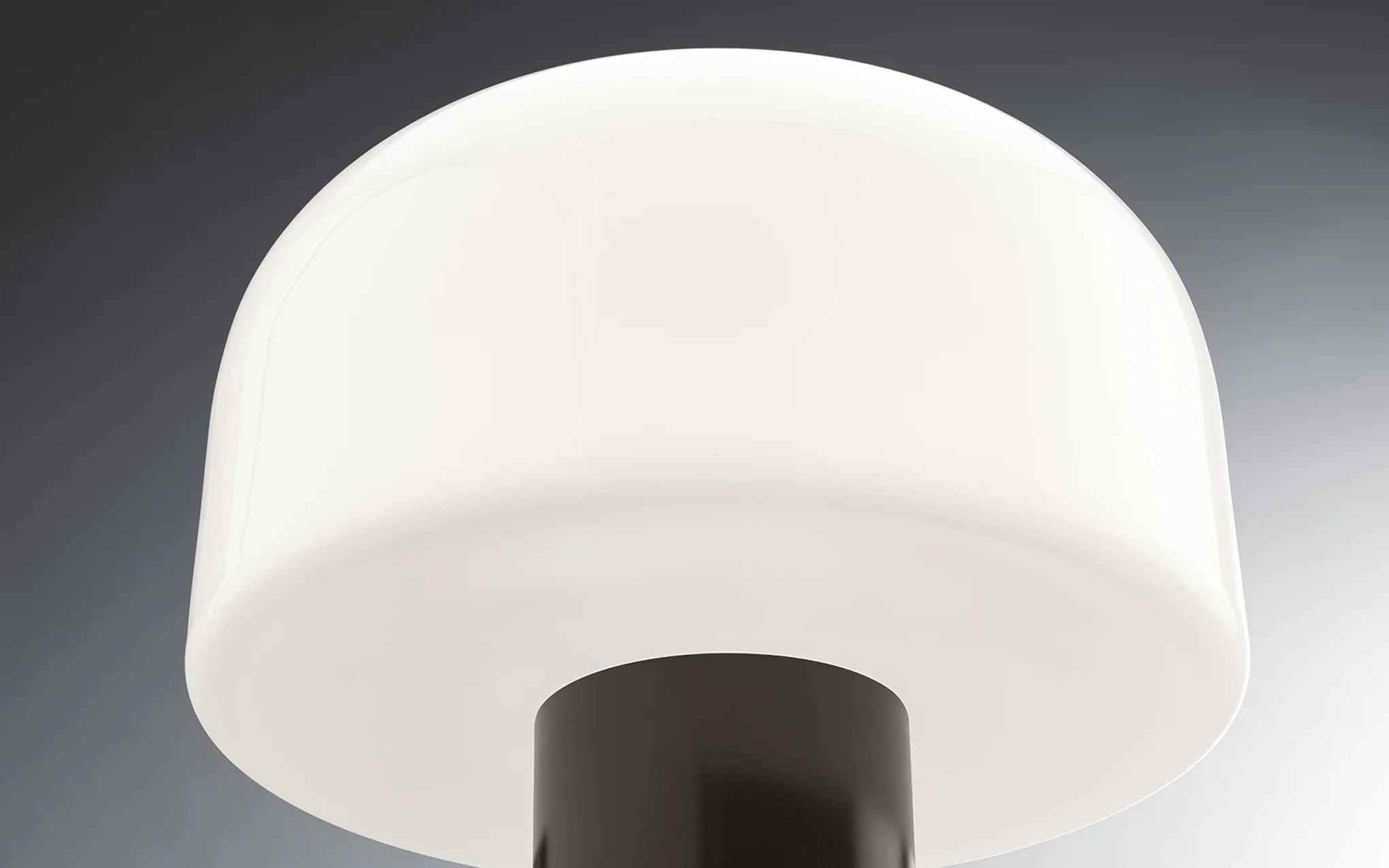 Bellhop Glass T table lamp - Image 8