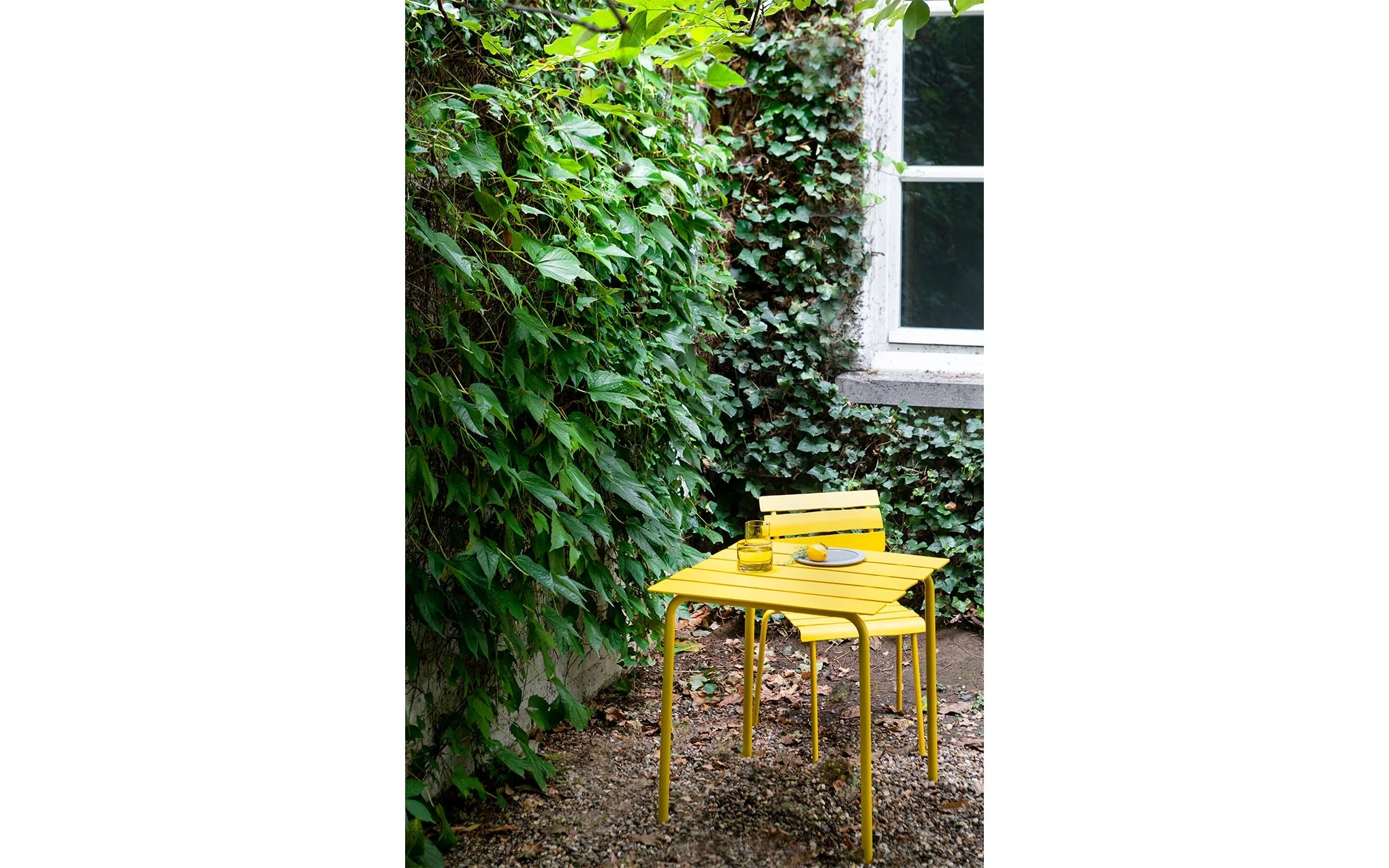 Aligned dining table - small - Image 4