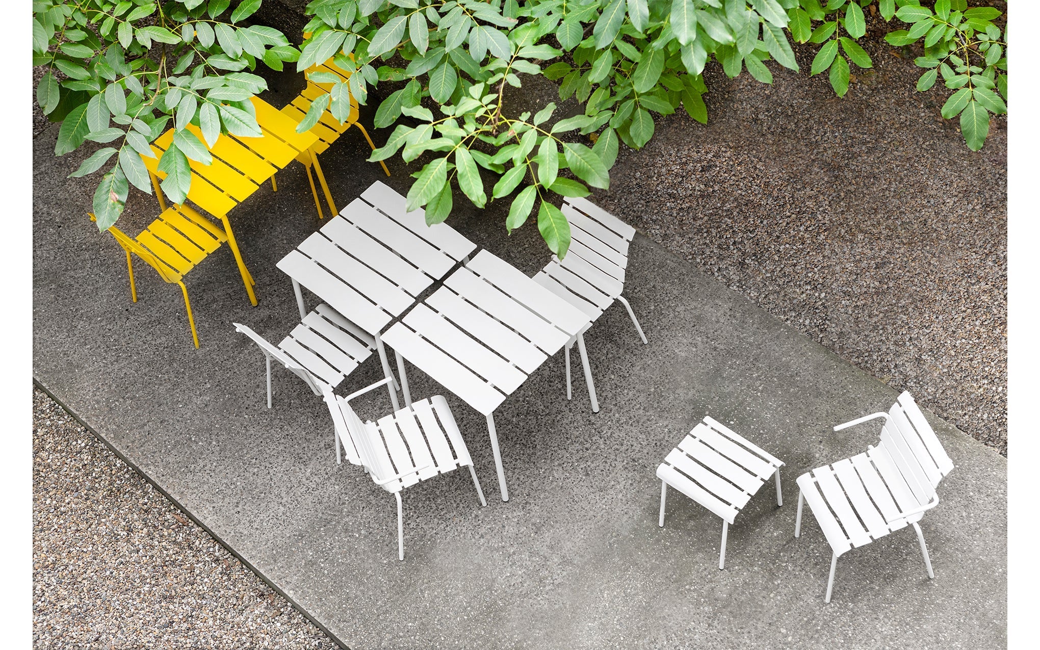 Aligned dining table - small - Image 5