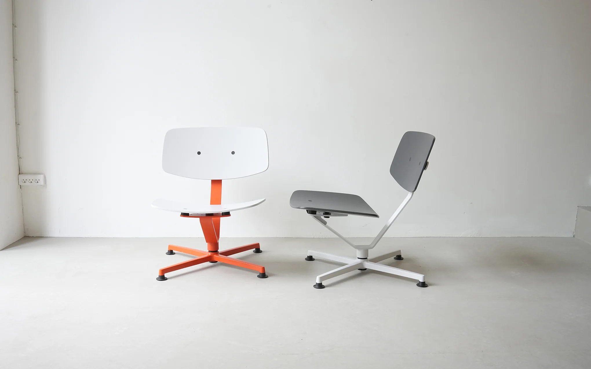 Ex-Display Arba lounge chair & ottoman - Image 5