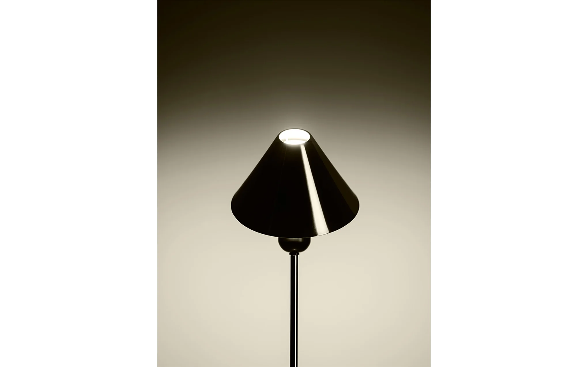 Ex-Display Gira table light - black anodized aluminium - Image 2