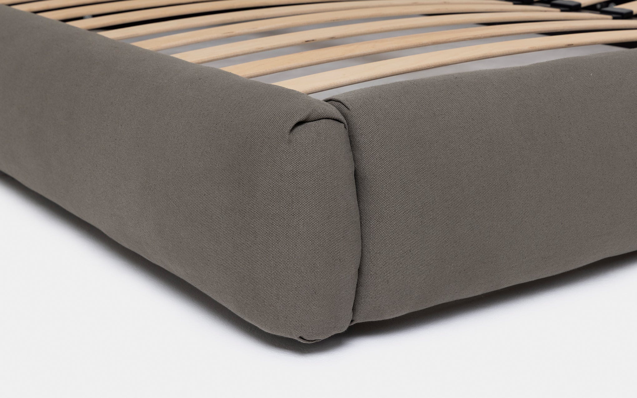 Ex-Display Puffer bed - UK super king size - Image 9
