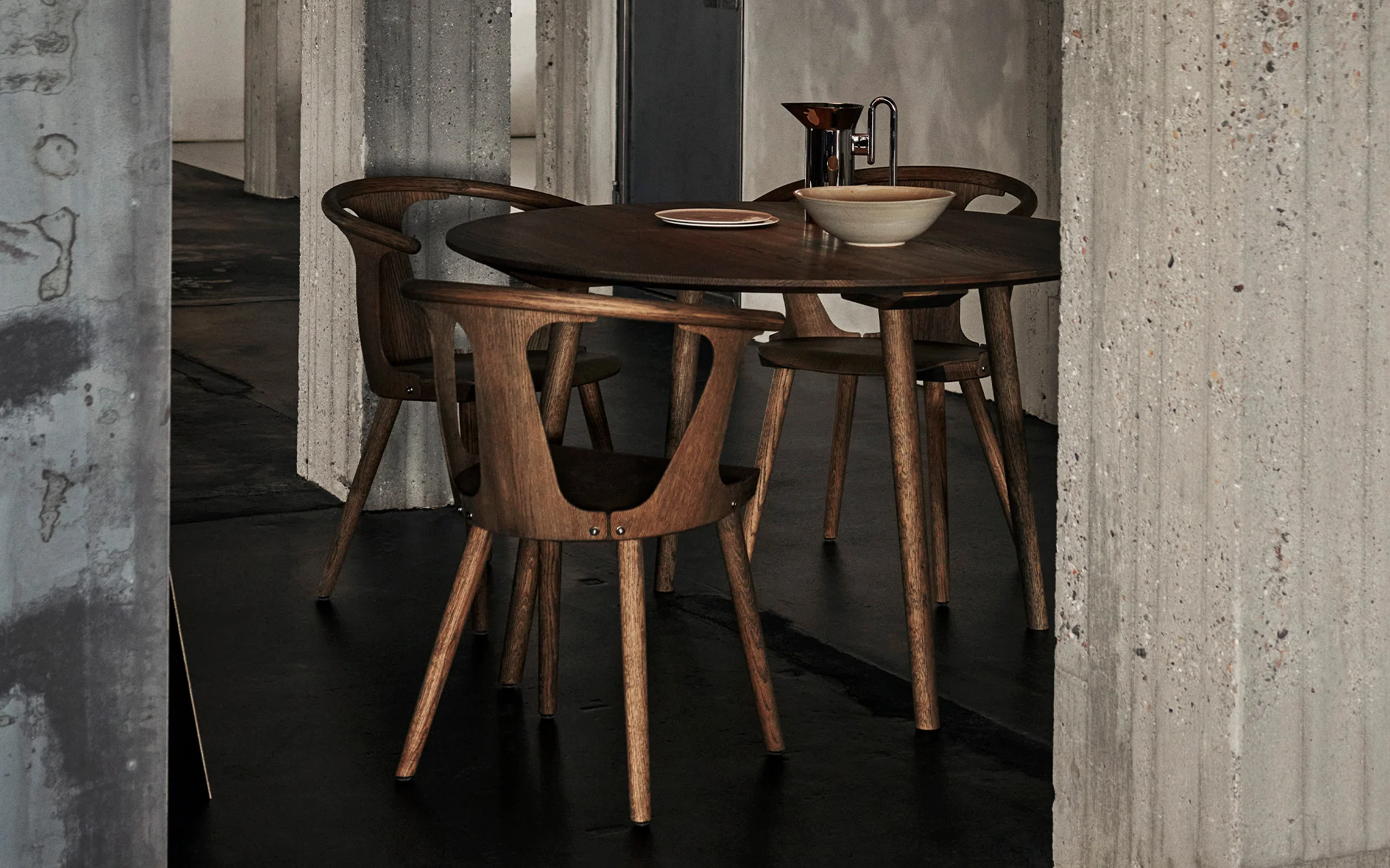 In Between table - round - Image 13