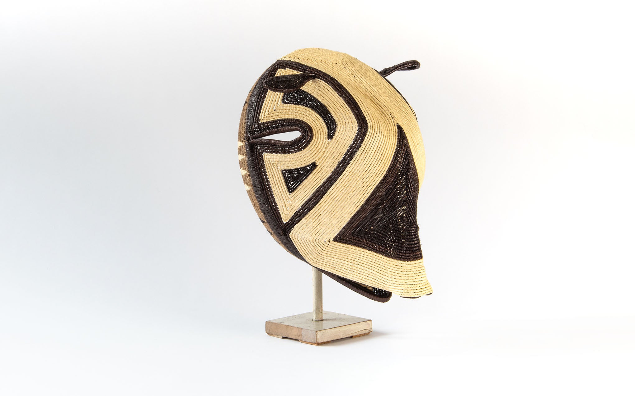 Panamanian ceremonial animal mask - Image 3