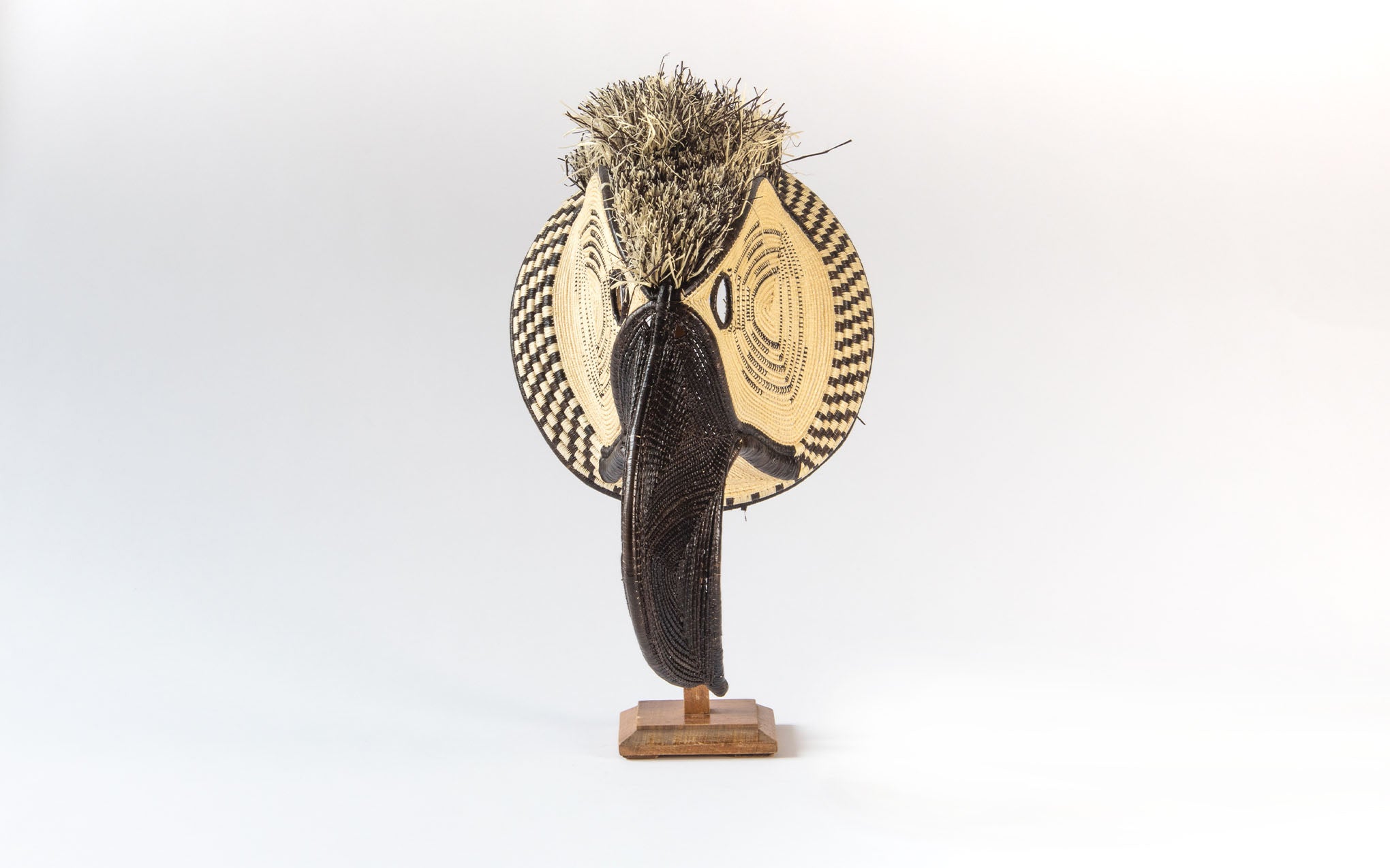 Panamanian ceremonial bird mask - Image 4