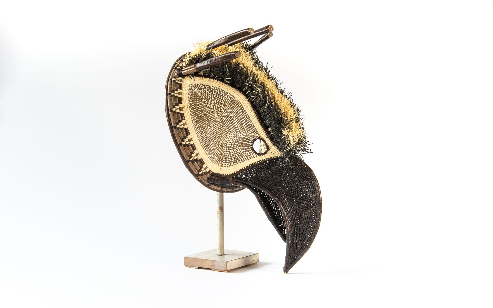 Panamanian ceremonial bird mask - Image 3