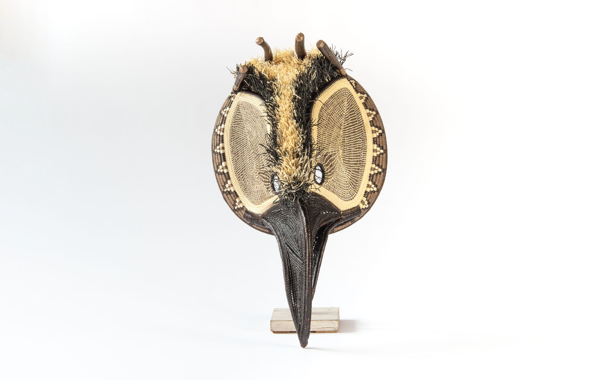 Panamanian ceremonial bird mask - Image 4