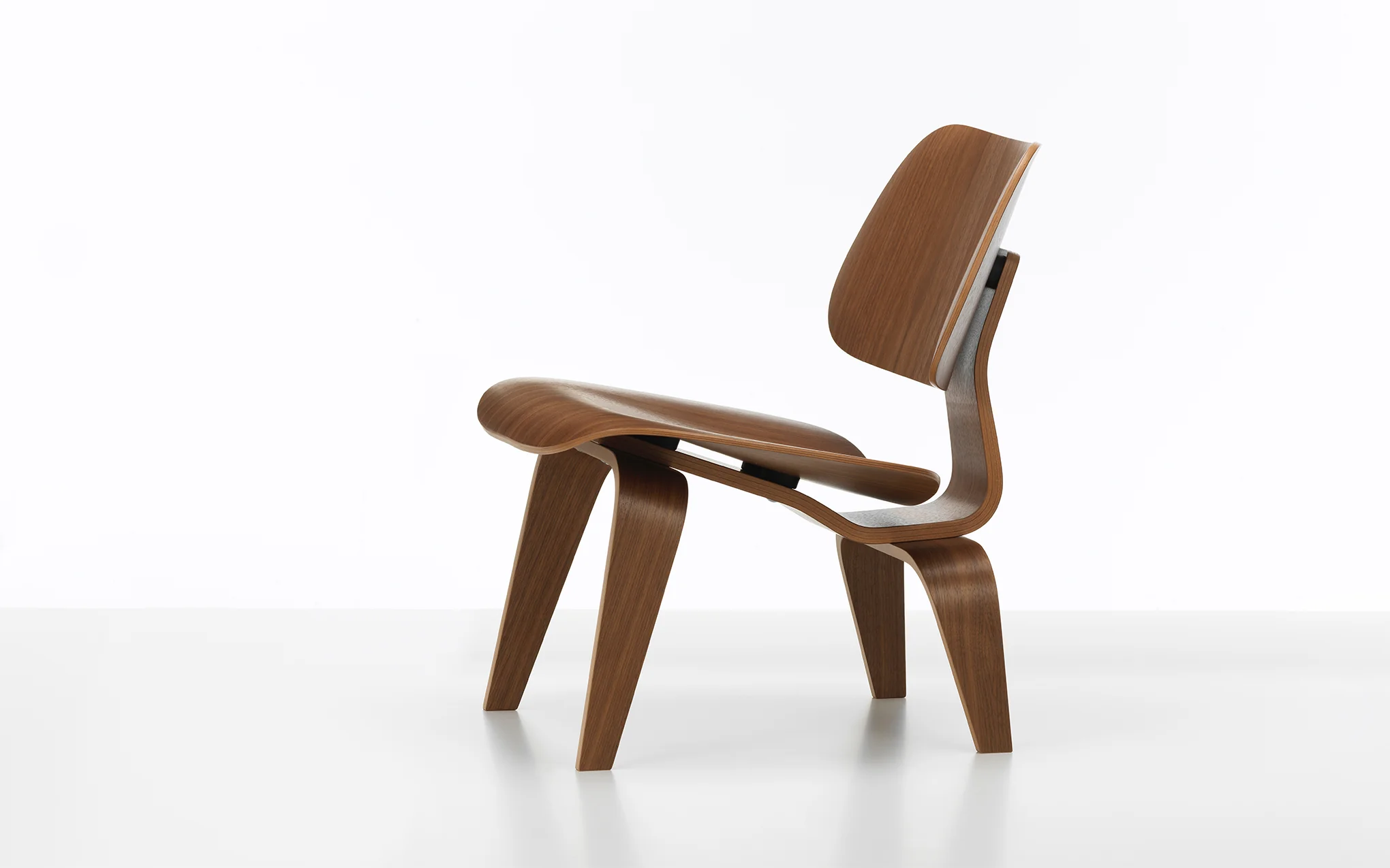 Plywood Group LCW chair - Image 2