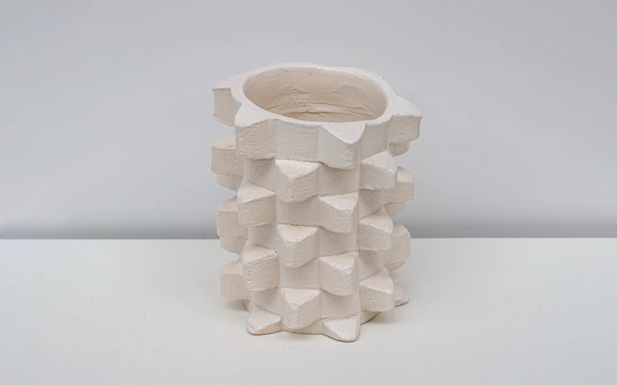 Seventy small vase - white